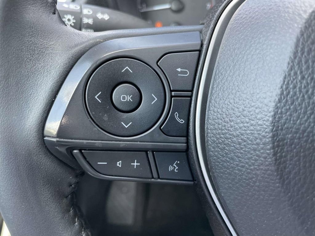 Used 2024 Toyota Corolla Cross LE image 32