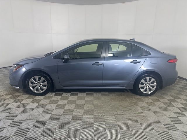 Used 2023 Toyota Corolla LE image 3
