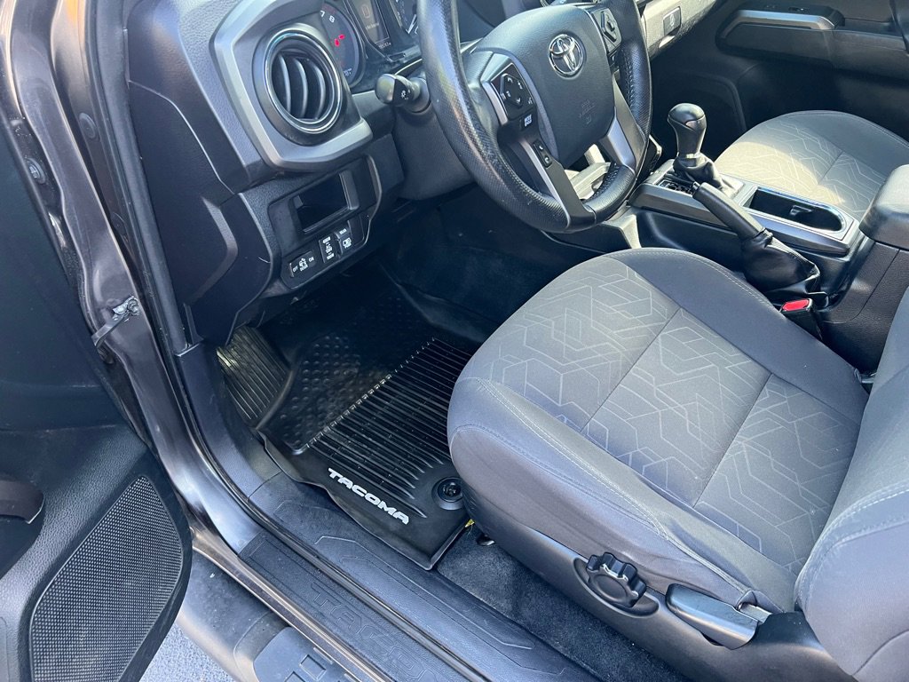 Used 2017 Toyota Tacoma TRD Off-Road image 39