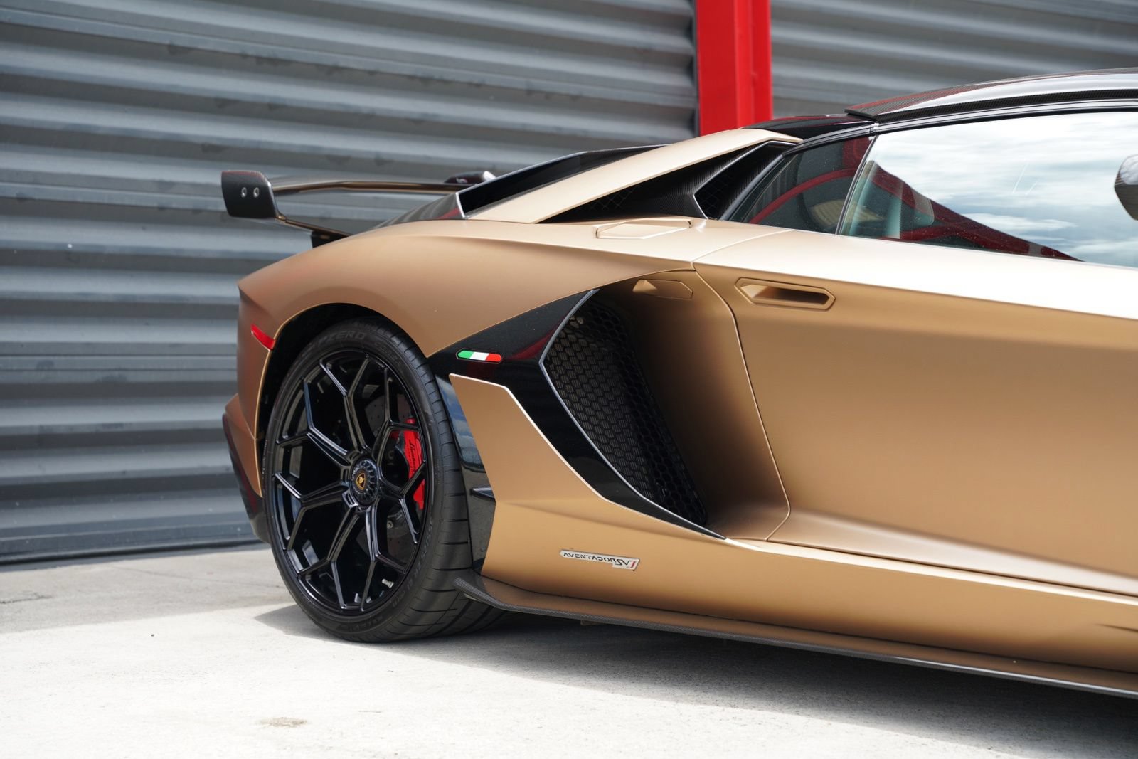 Used 2020 Lamborghini Aventador SVJ AWD/4WD image 34