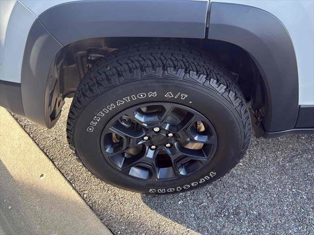 Used 2022 Jeep Cherokee Latitude w/ Sun & Sound Group image 12