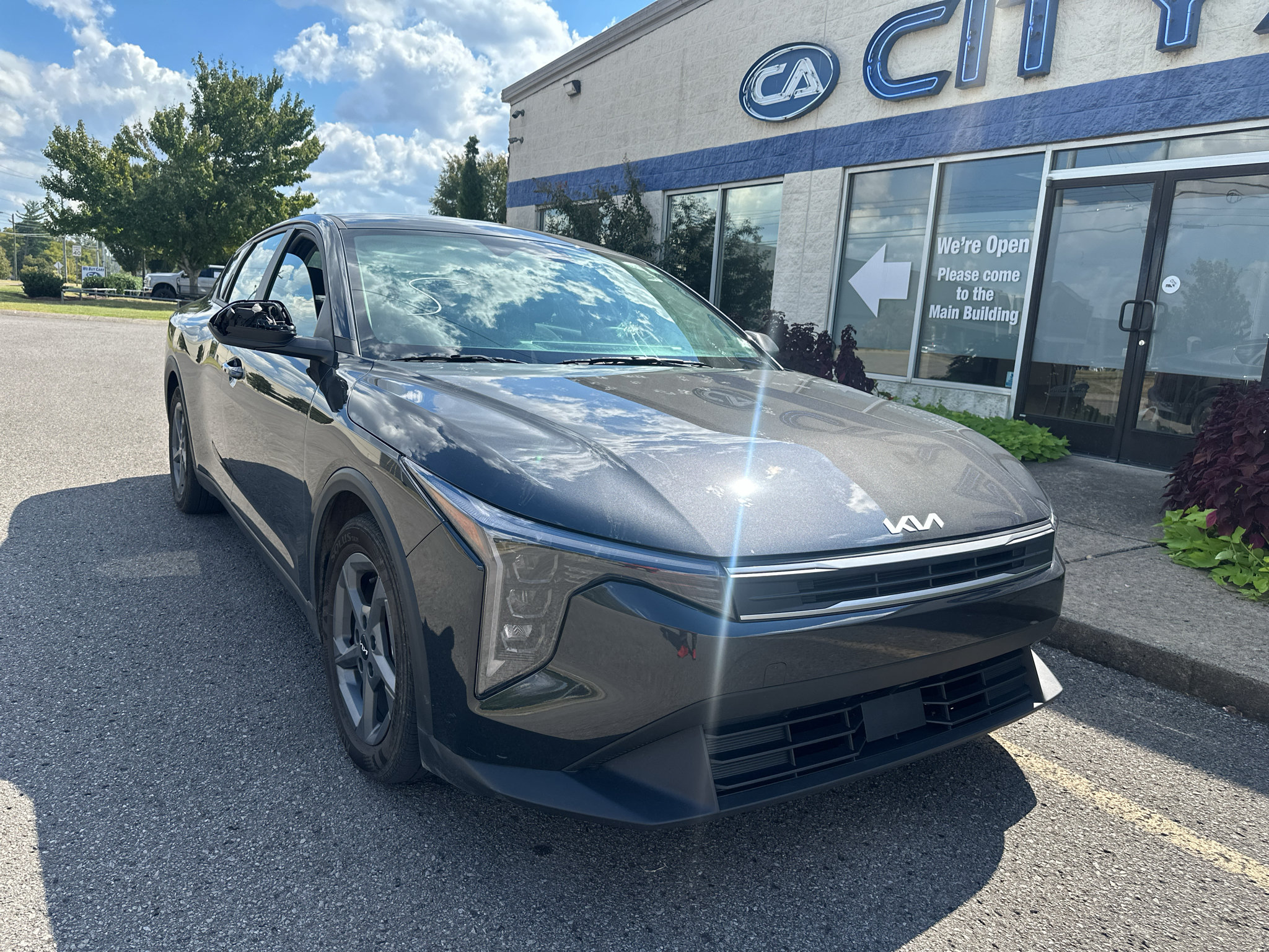 Used 2025 Kia K4 FWD image 2