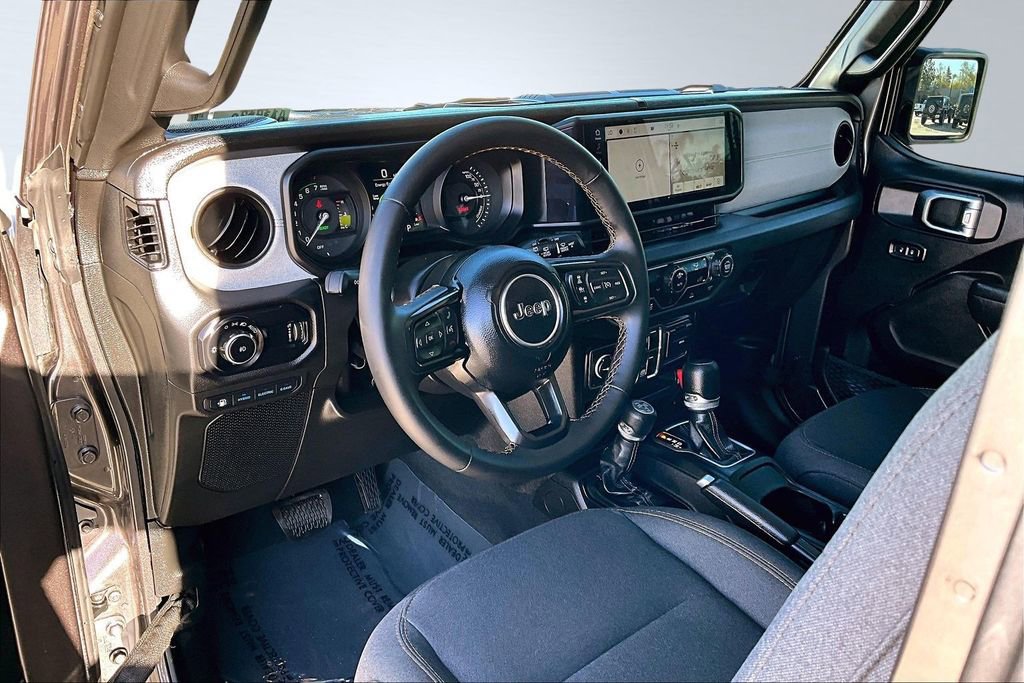 Used 2024 Jeep Wrangler Unlimited image 4