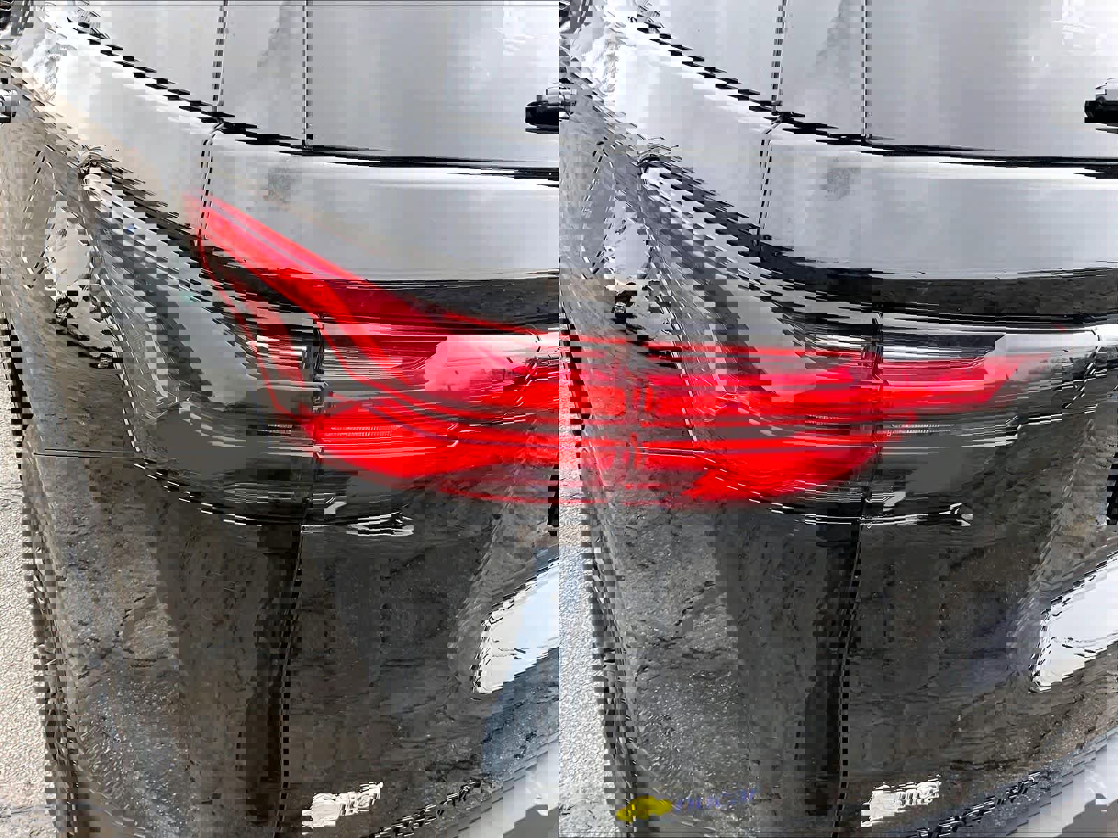 Used 2023 Chevrolet Traverse LT w/ Midnight/Sport Edition image 35