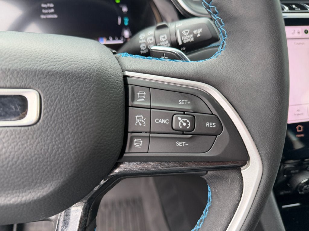 Used 2022 Jeep Grand Cherokee Trailhawk AWD/4WD image 17