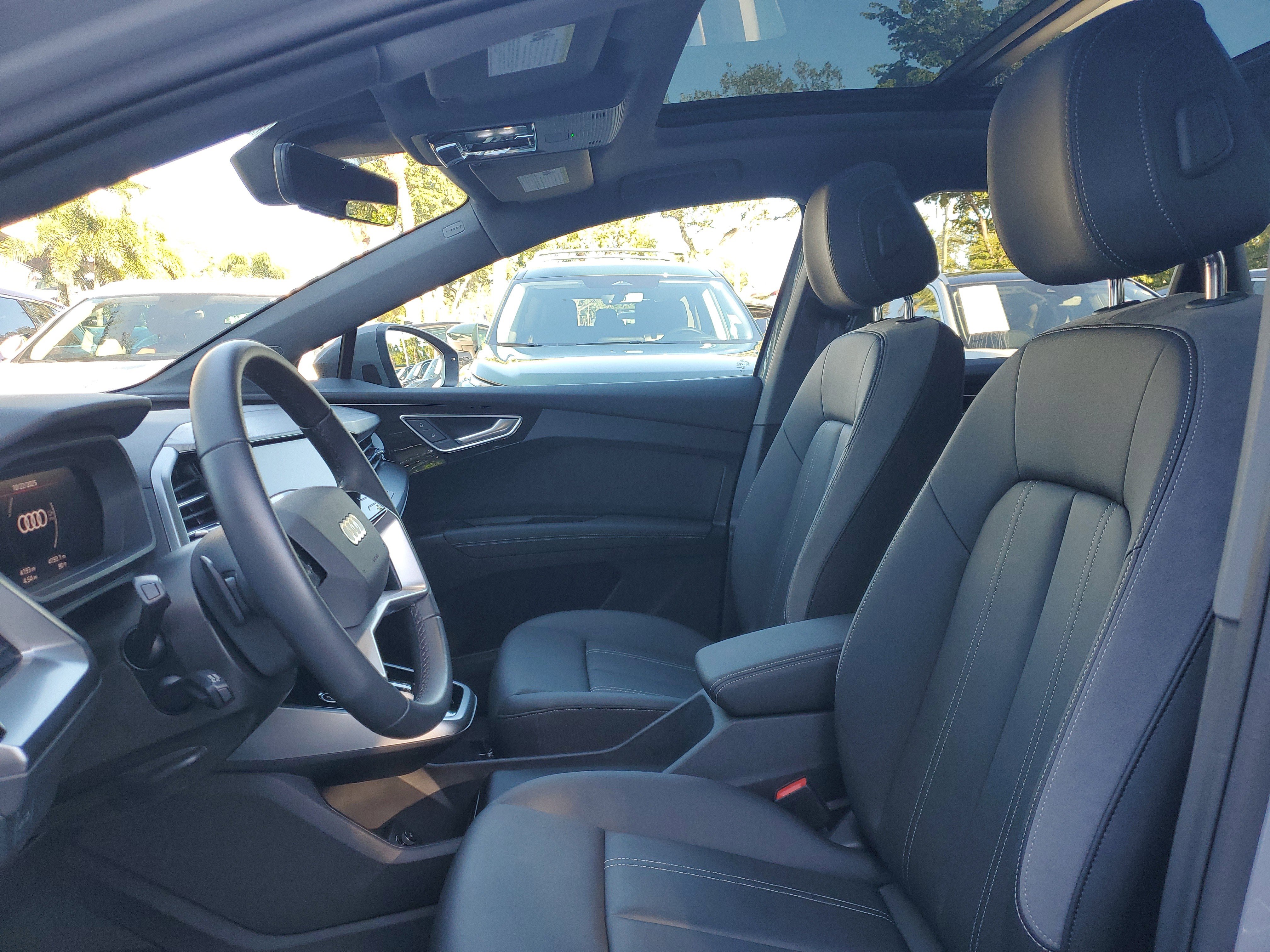 Used 2025 Audi Q4 e-tron Premium w/ Convenience Package image 10