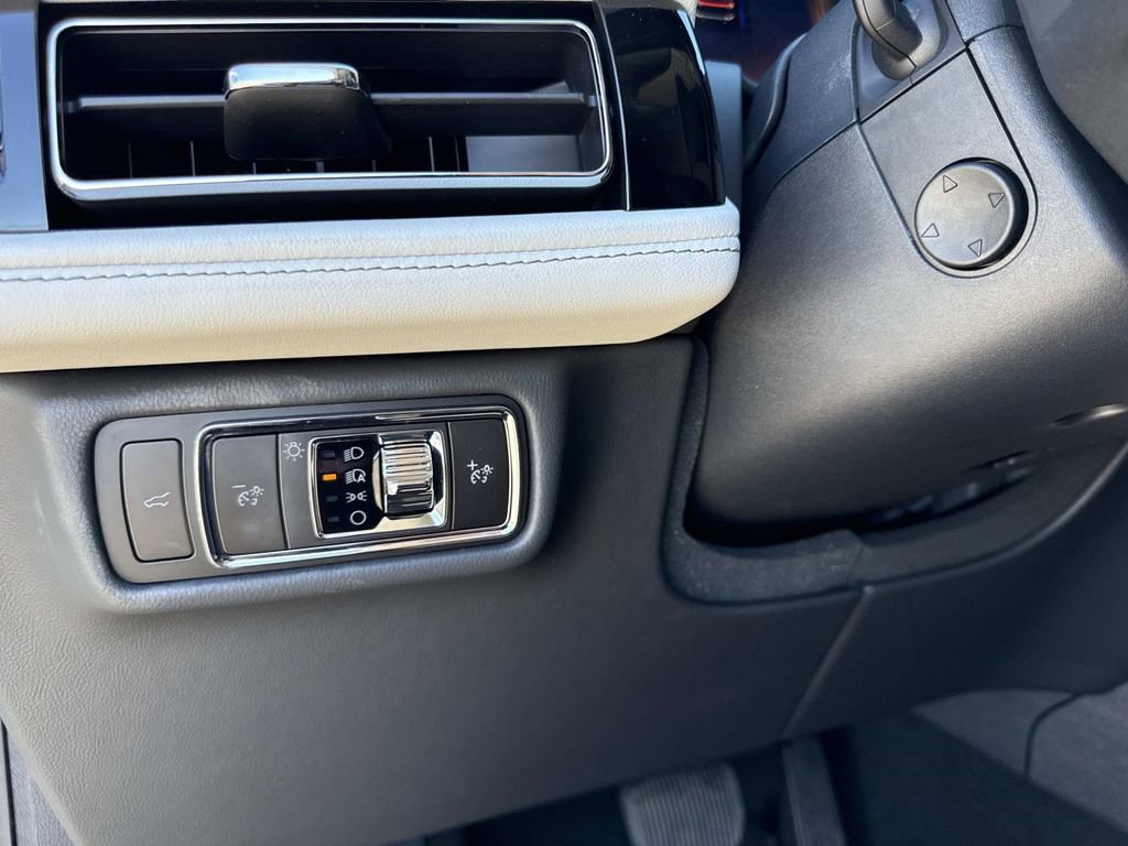 New 2026 Lincoln Aviator AWD image 32