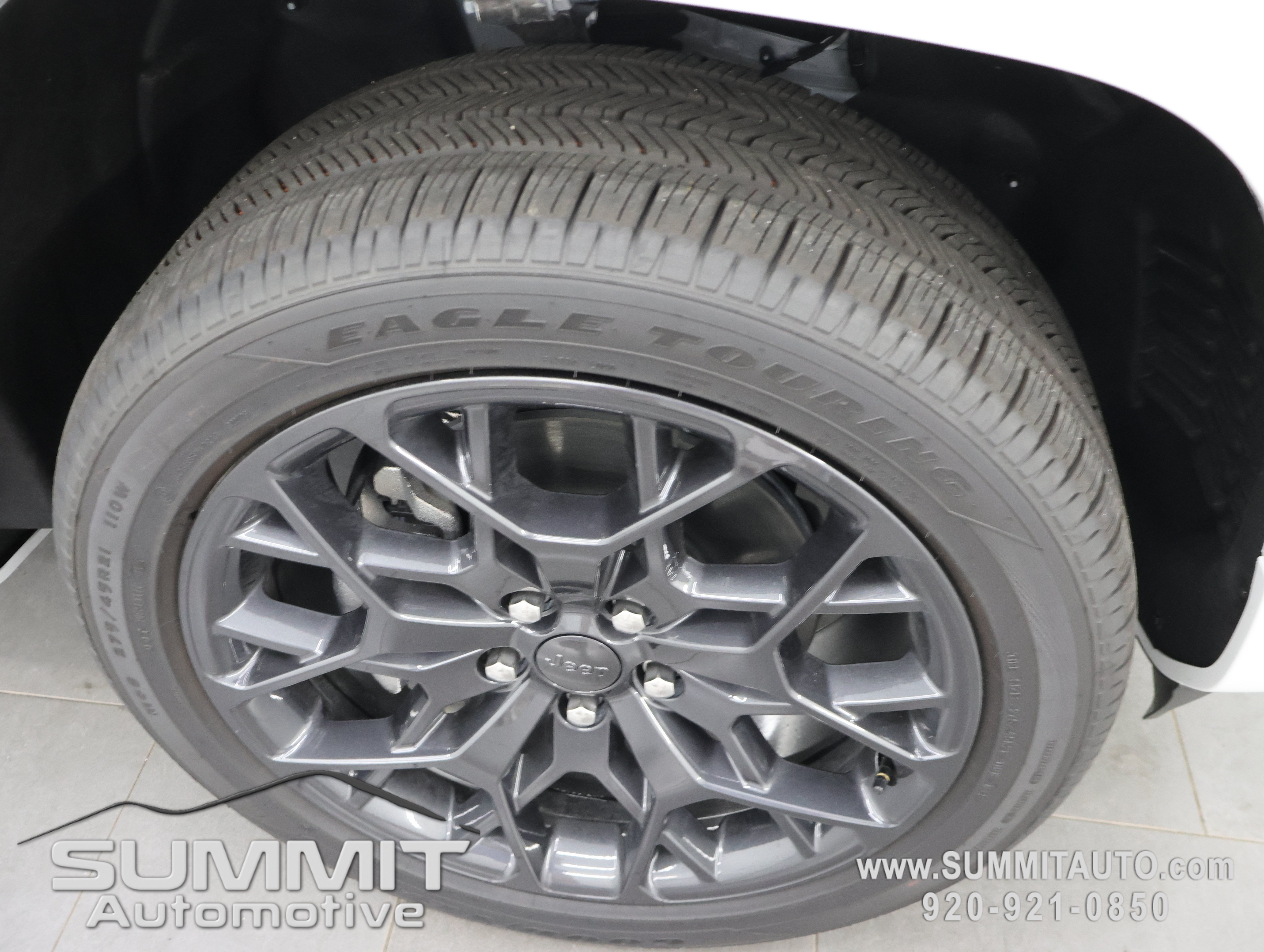 New 2026 Jeep Grand Cherokee L Summit w/ Obsidian Package AWD/4WD image 3