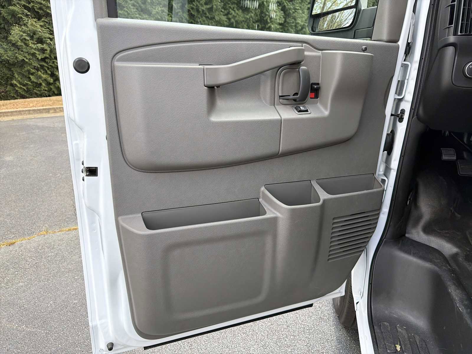 New 2025 GMC Savana 2500 w/ Driver Convenience Package image 9