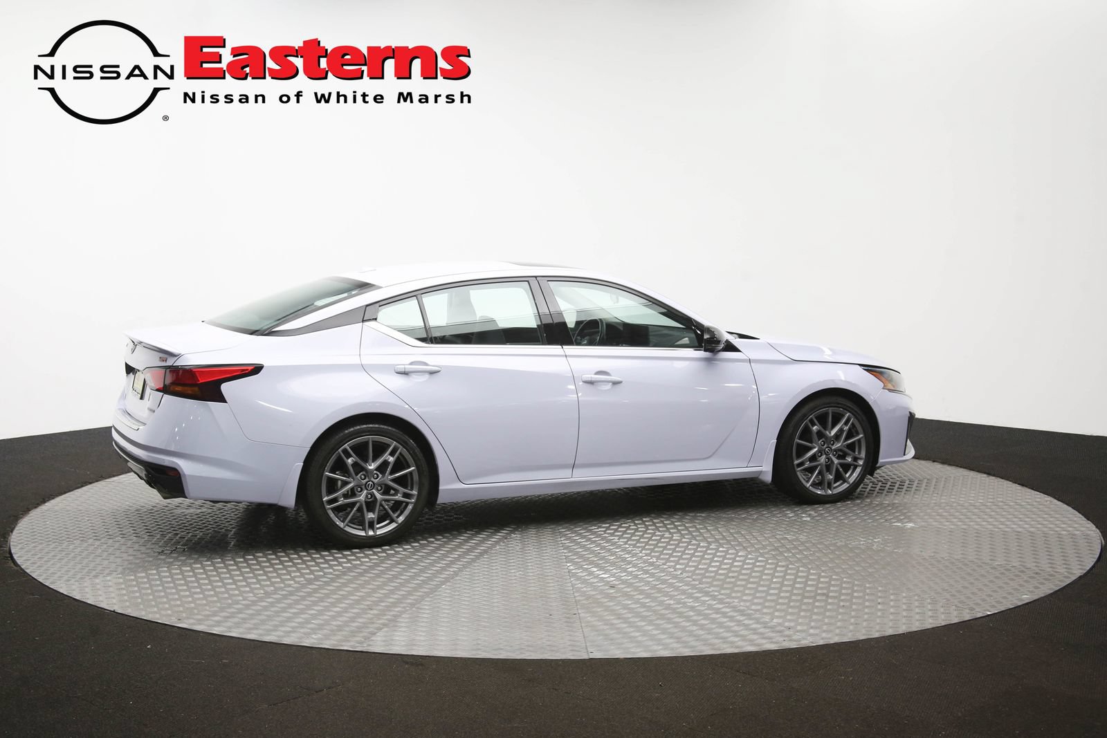 Used 2023 Nissan Altima 2.0 SR FWD image 42