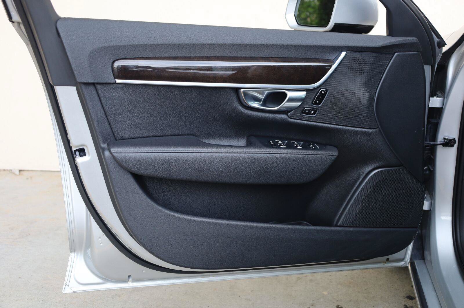 Used 2018 Volvo S90 T5 Momentum w/ Convenience Package FWD image 15
