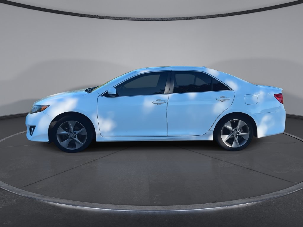 Used 2014 Toyota Camry SE w/ Moonroof Package FWD image 7