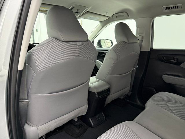 Used 2023 Toyota Highlander L FWD image 31