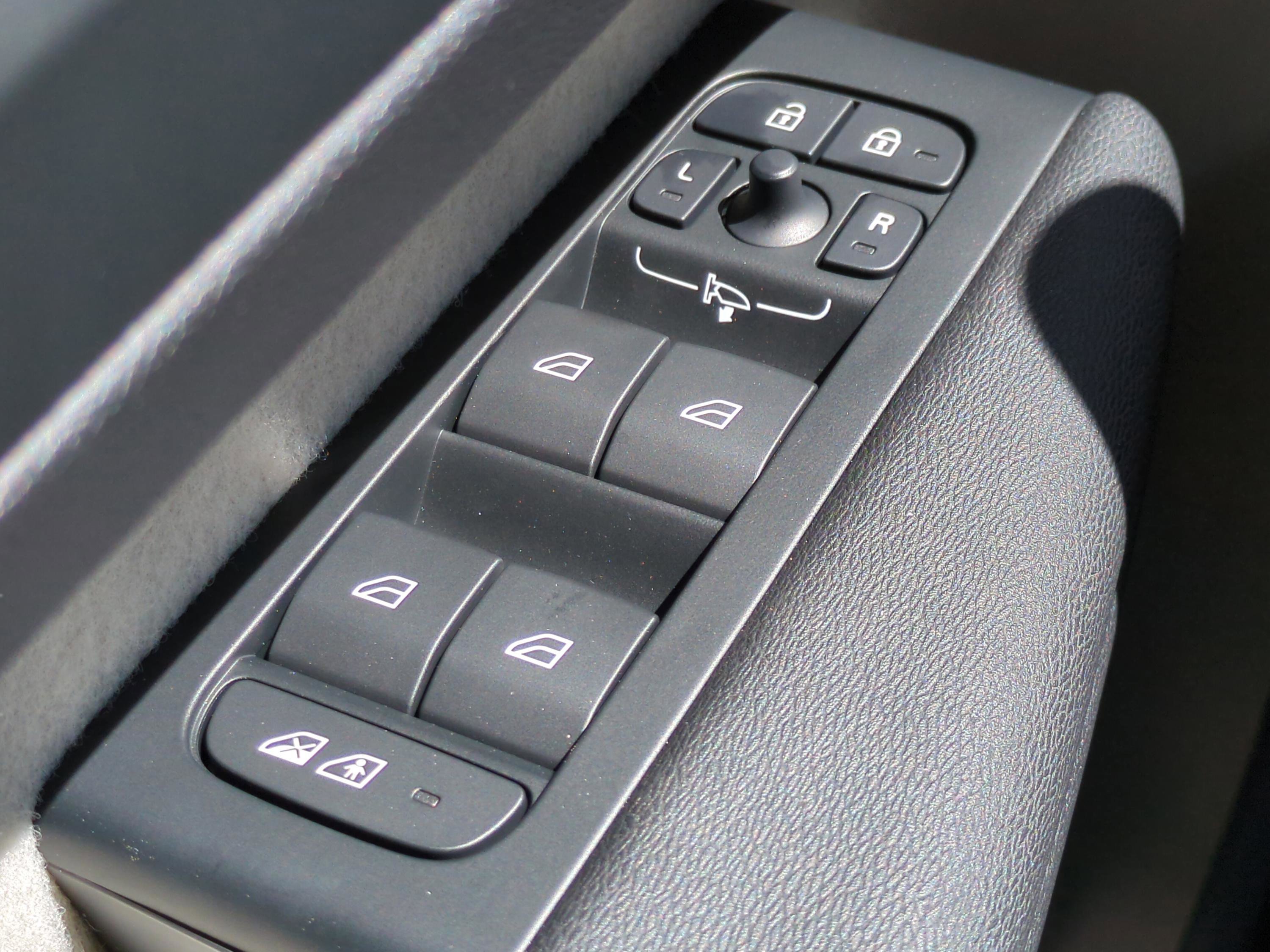 New 2026 Volvo XC40 B5 Ultra image 23