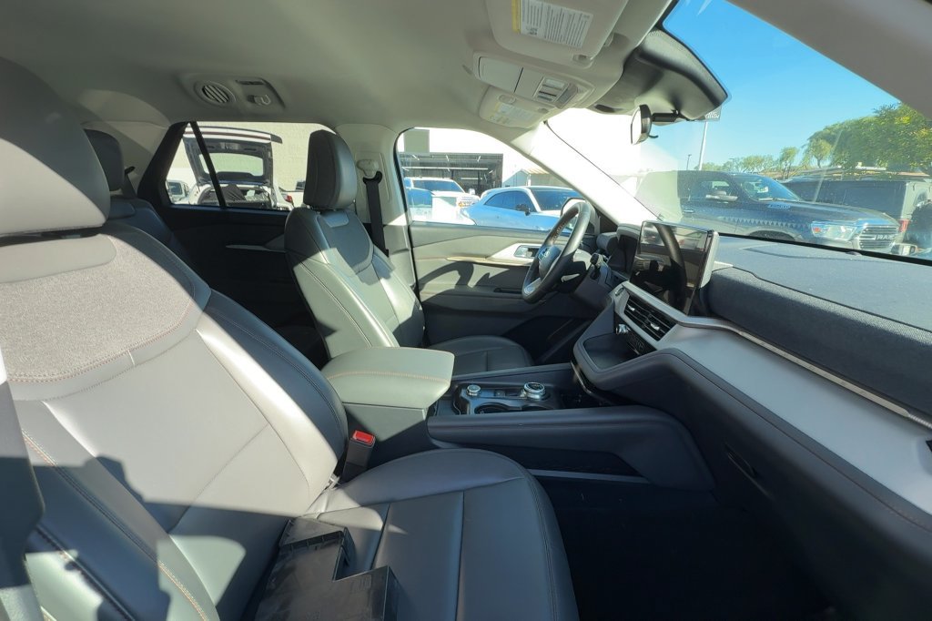 Used 2025 Ford Explorer Active w/ Active Comfort Package RWD image 15
