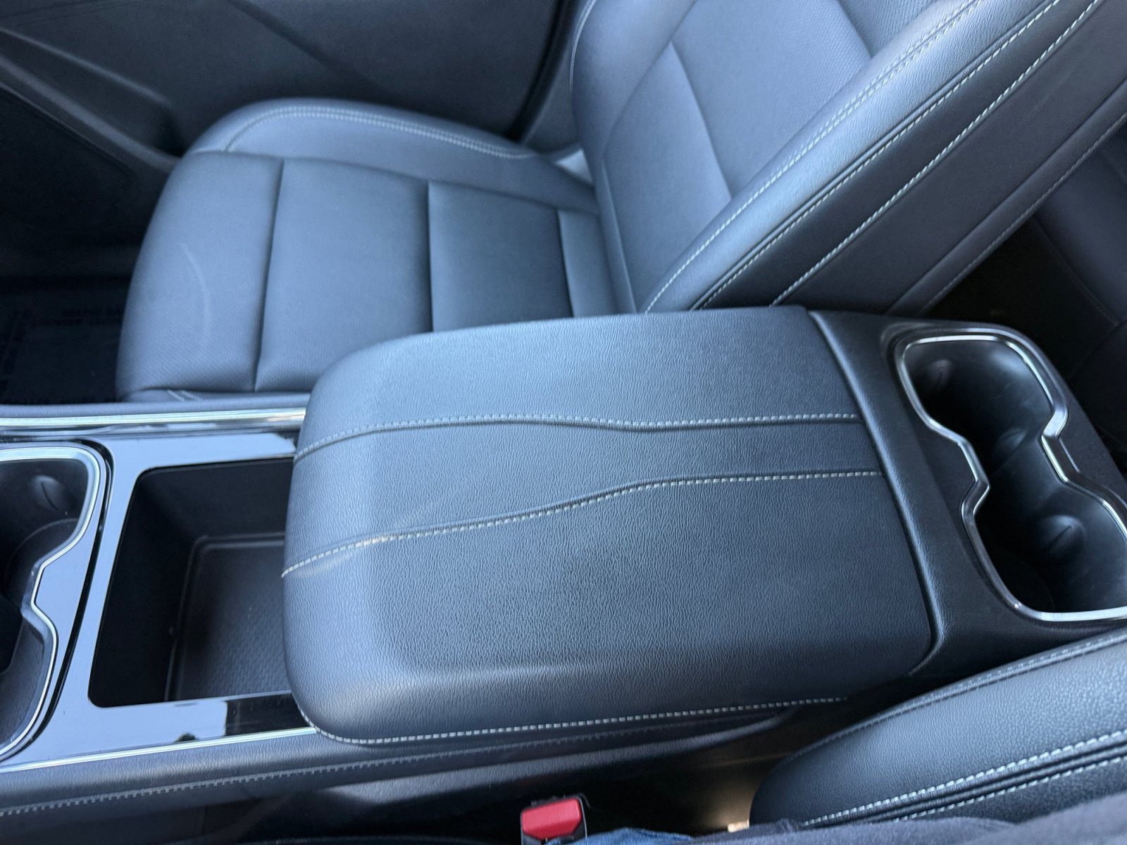Used 2025 Chevrolet Traverse LT FWD image 14