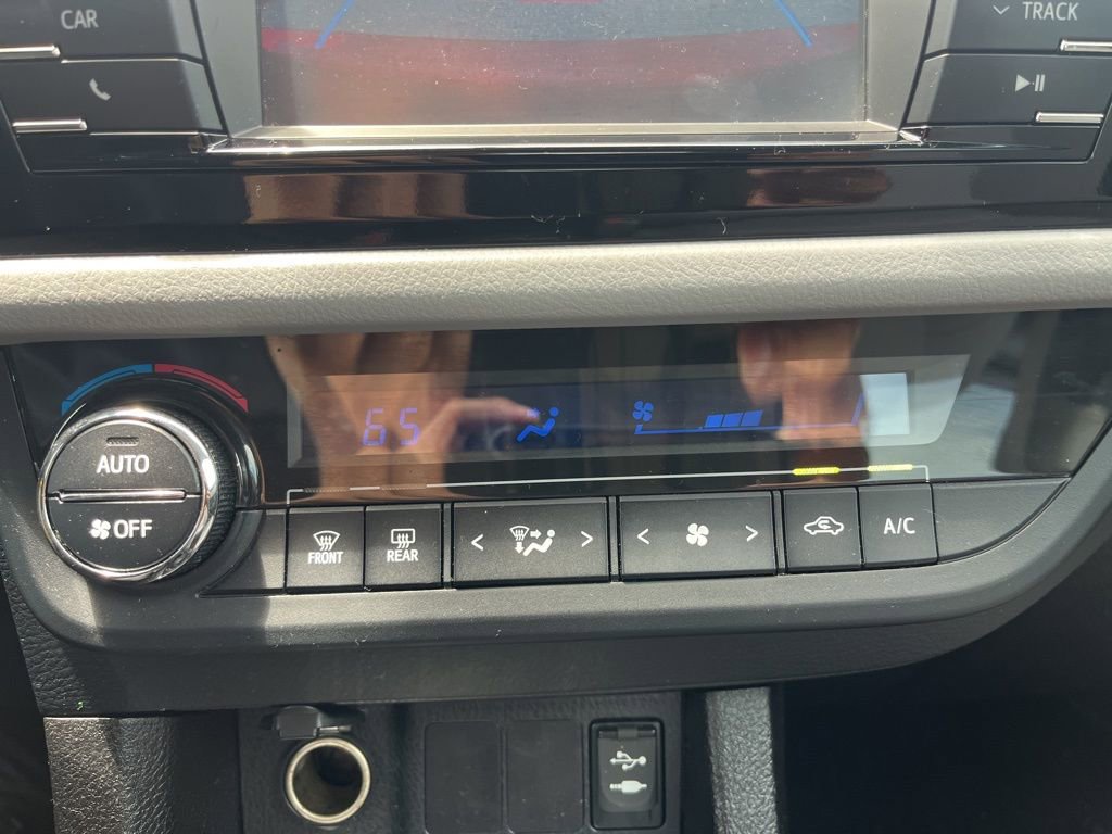 Used 2015 Toyota Corolla LE FWD image 23