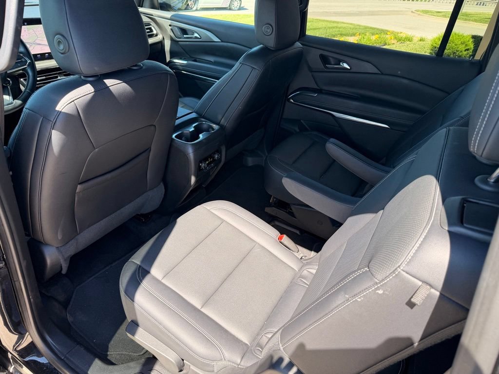 Used 2025 Chevrolet Traverse LT FWD image 29