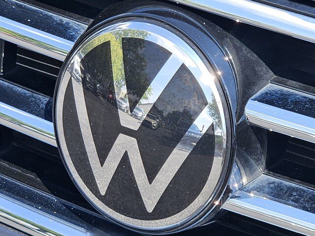 Certified 2023 Volkswagen Tiguan SE w/ Panoramic Sunroof Package FWD image 32