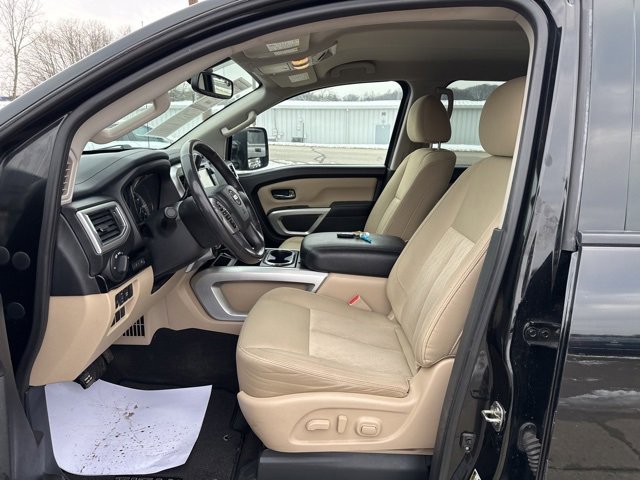 Used 2017 Nissan Titan SV image 25