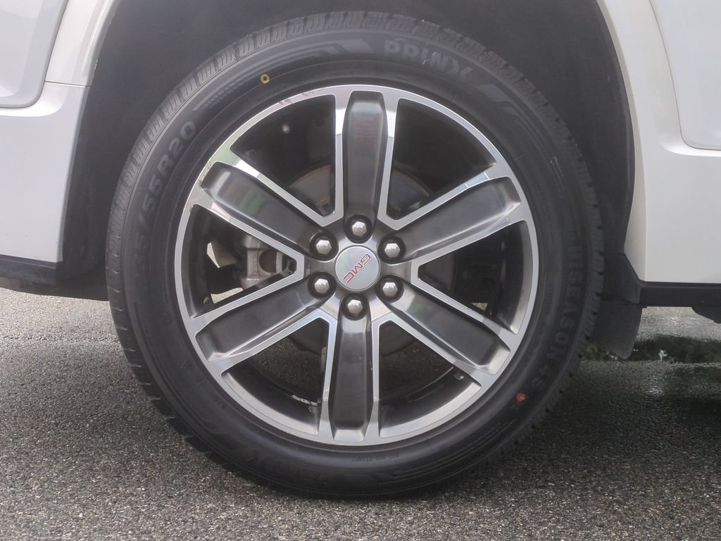 Used 2019 GMC Acadia Denali w/ Technology Package FWD image 21