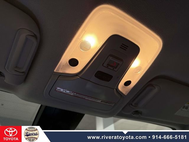 Used 2022 Toyota Prius LE image 19
