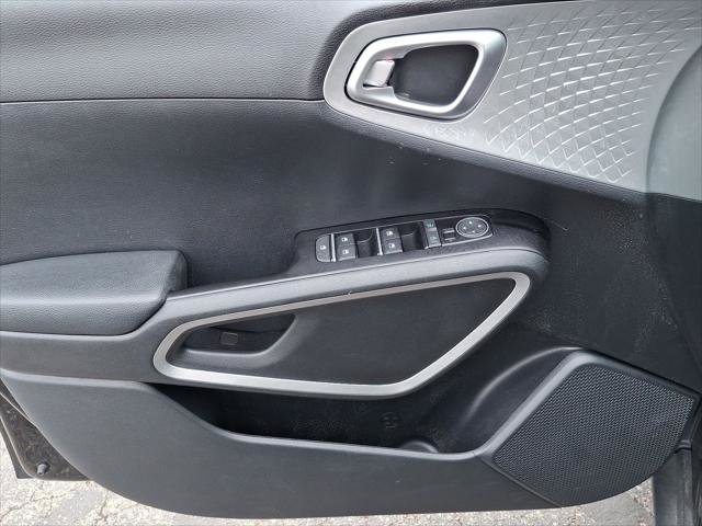 Used 2022 Kia Soul LX image 10