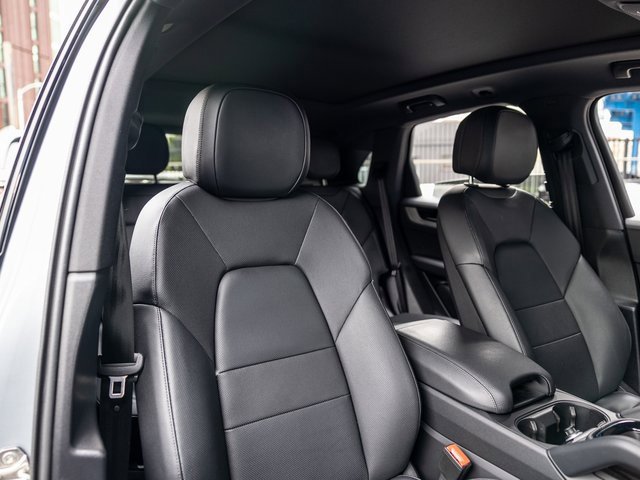 Used 2025 Porsche Cayenne image 34