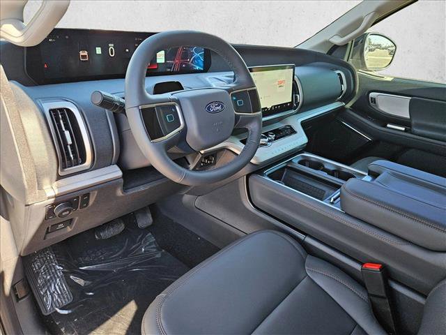 New 2025 Ford Expedition Active image 3