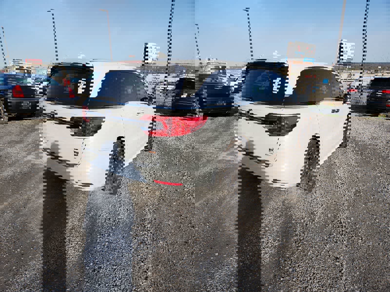 Used 2023 Honda Odyssey Elite image 5