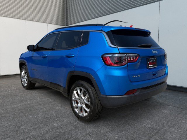 Used 2022 Jeep Compass Latitude w/ Sun and Sound Group AWD/4WD image 13