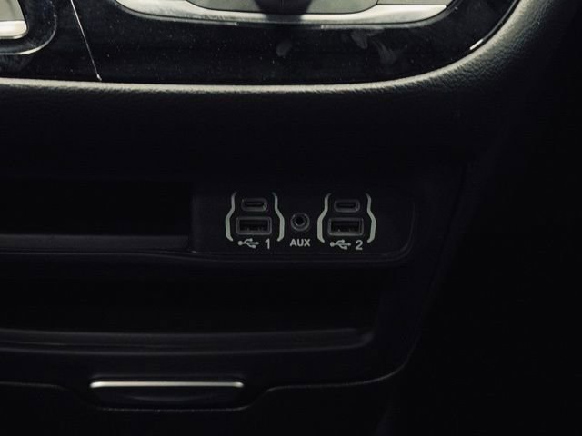 Used 2025 Chrysler Pacifica Select FWD image 37