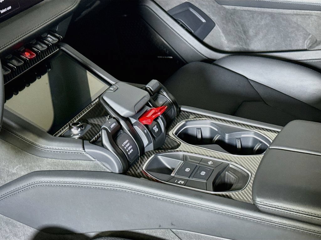 Used 2025 Lamborghini Urus SE AWD/4WD image 22