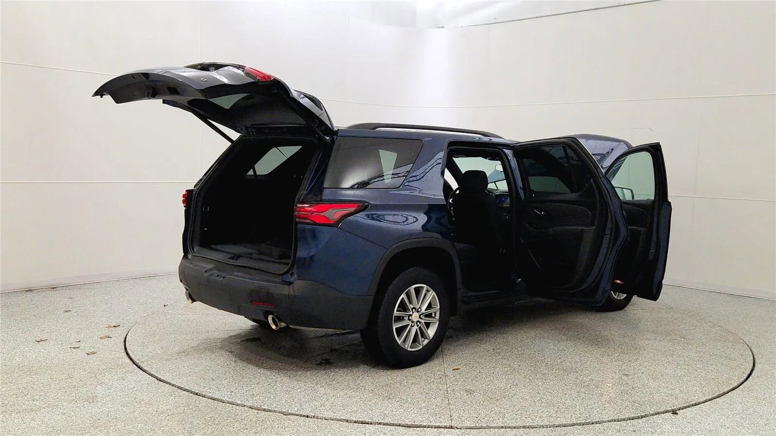 Used 2023 Chevrolet Traverse LT image 12