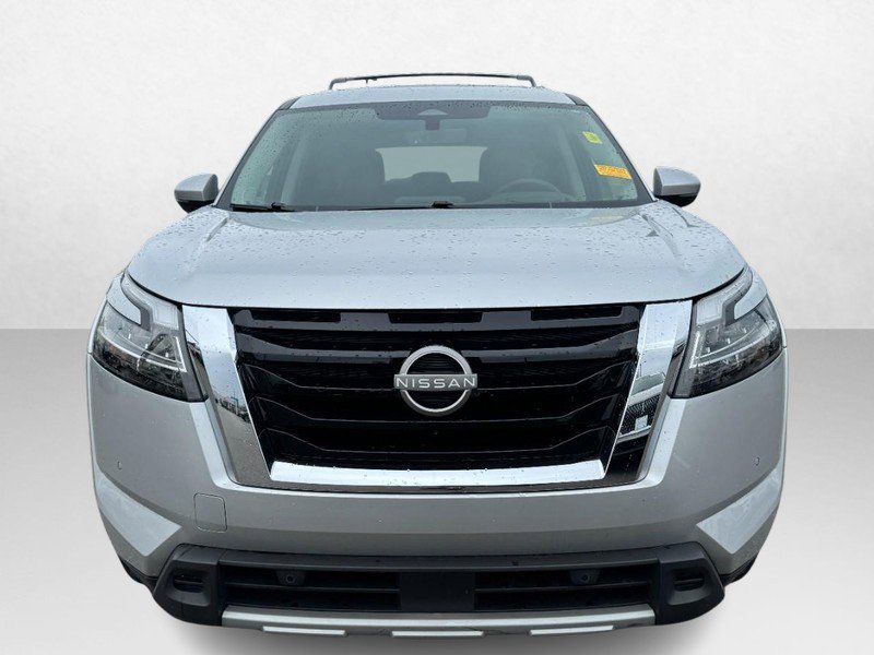 Used 2024 Nissan Pathfinder Platinum w/ Cargo Package AWD/4WD image 2