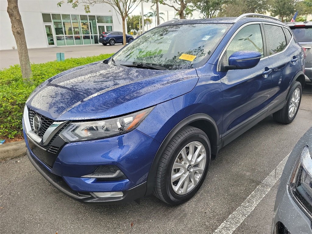 Used 2021 Nissan Rogue Sport SV image 2