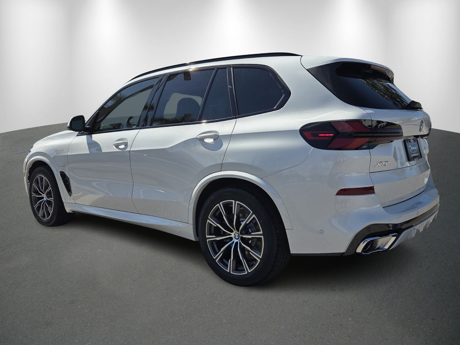 New 2026 BMW X5 xDrive50e w/ M Sport Package AWD/4WD image 5