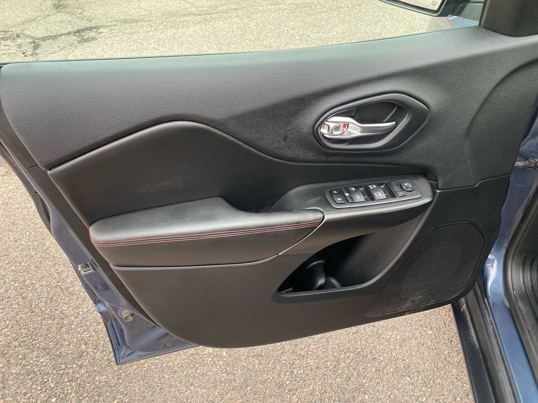 Used 2019 Jeep Cherokee Trailhawk w/ Cold Weather Group AWD/4WD image 22