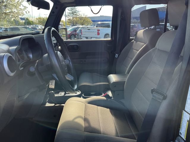 Used 2009 Jeep Wrangler Unlimited Sahara w/ Dual Top Group AWD/4WD image 10