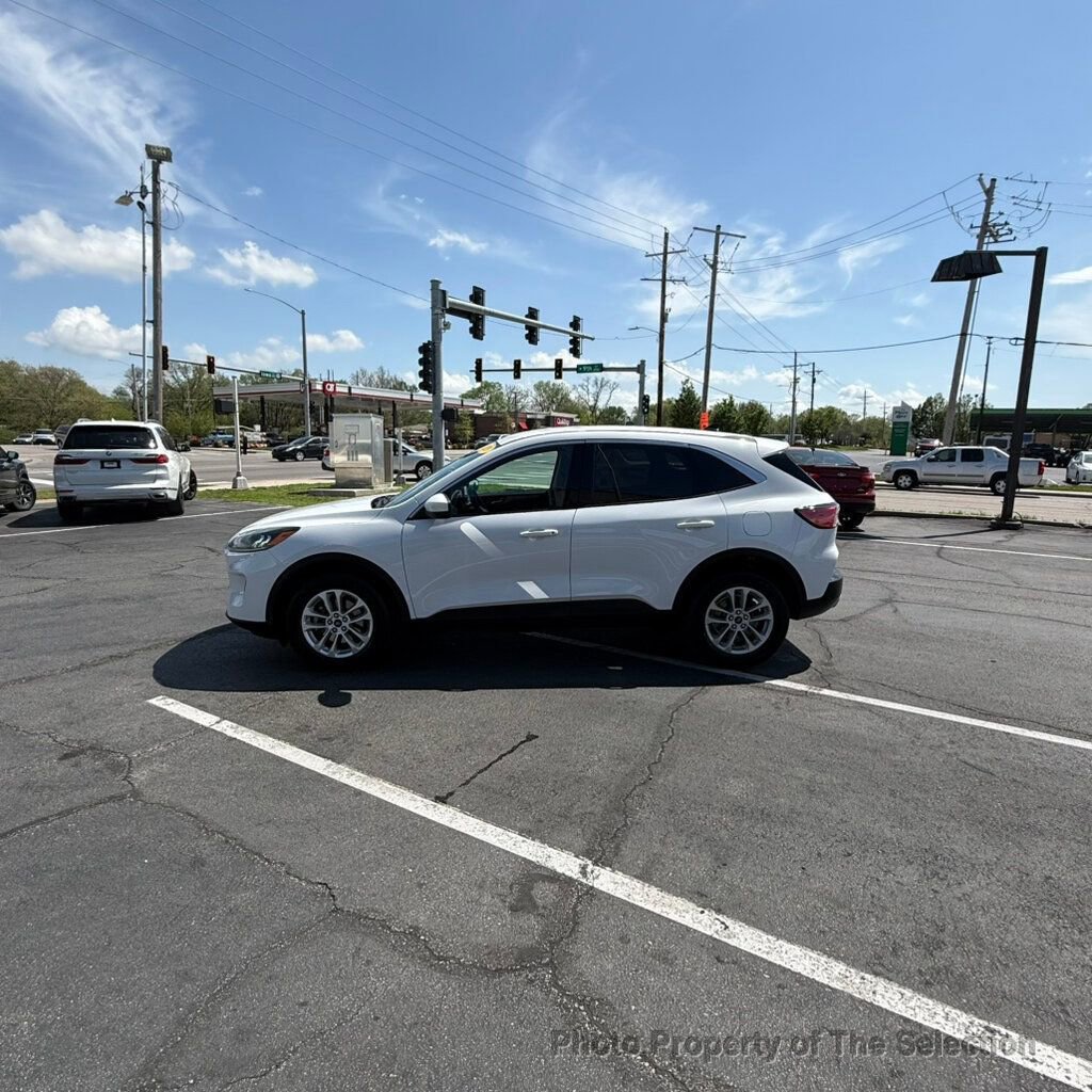 Used 2020 Ford Escape SE image 9