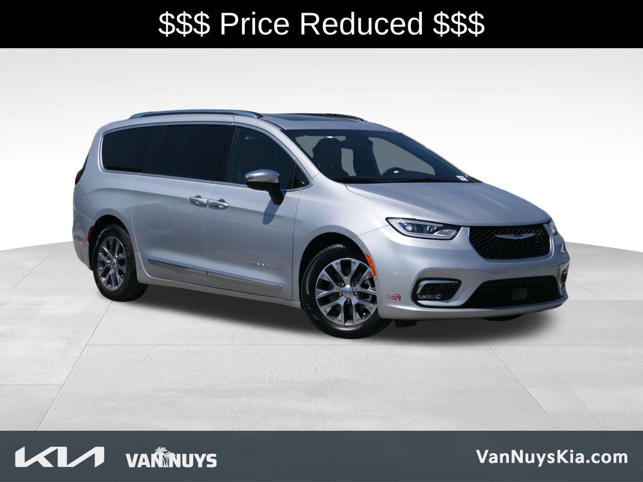 Used 2023 Chrysler Pacifica Pinnacle