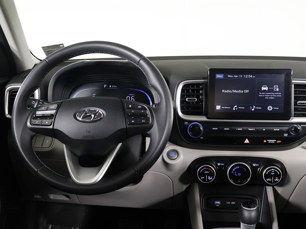 Certified 2024 Hyundai Venue SEL image 30