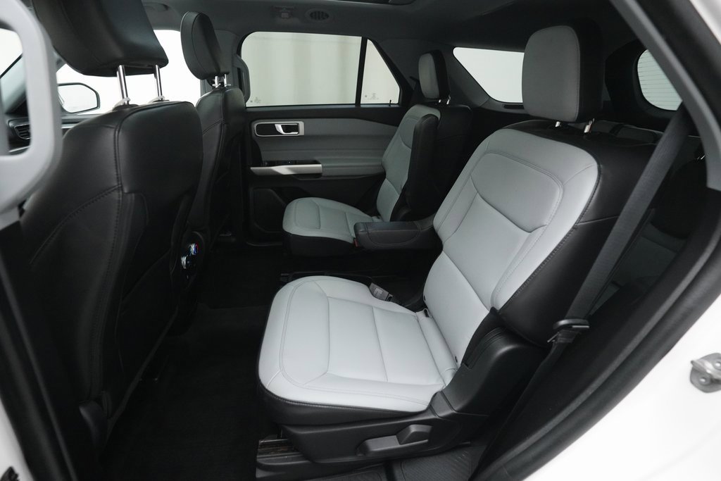 Used 2021 Ford Explorer XLT w/ XLT Sport Appearance Package image 16