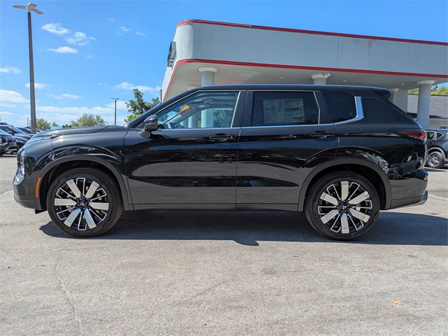 New 2025 Mitsubishi Outlander SE image 7