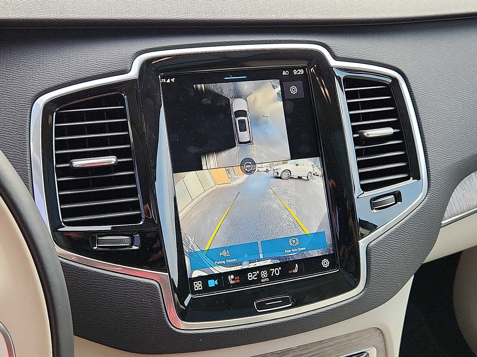 Certified 2024 Volvo XC90 B5 Plus w/ Protection Package Premier image 17