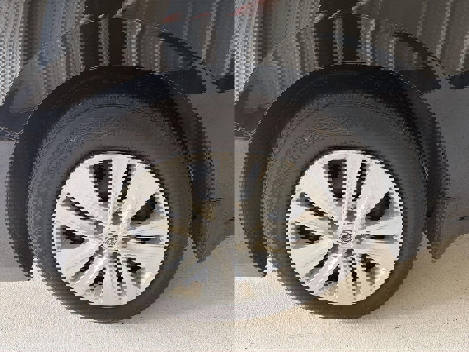 Used 2024 Nissan Sentra S image 25