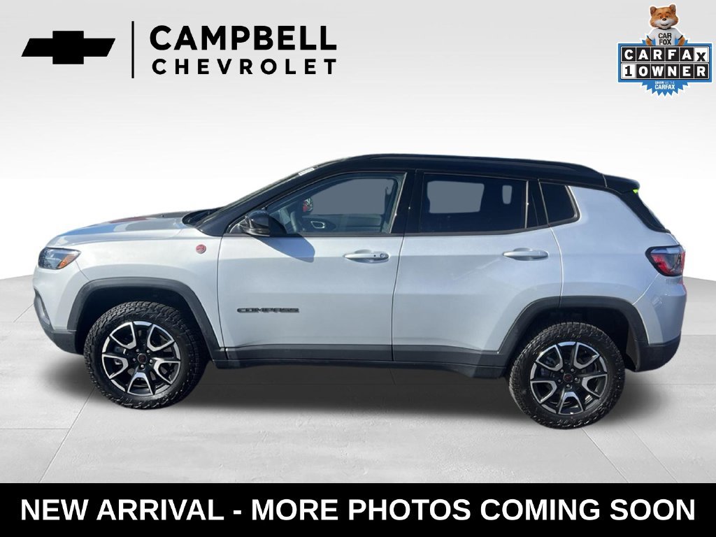 Used 2025 Jeep Compass Trailhawk AWD/4WD image 2
