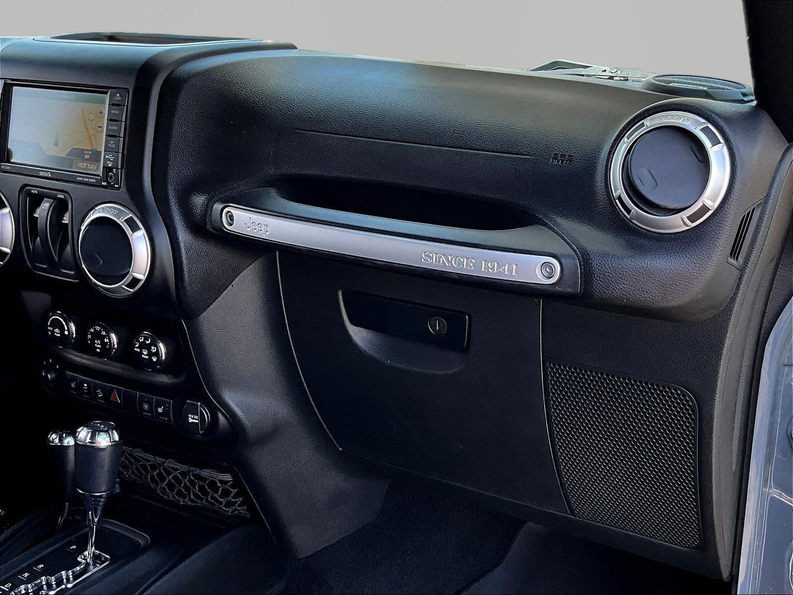 Used 2015 Jeep Wrangler Rubicon w/ Power Convenience Group AWD/4WD image 26