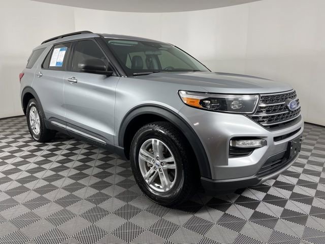 Used 2023 Ford Explorer XLT w/ Equipment Group 202A image 2