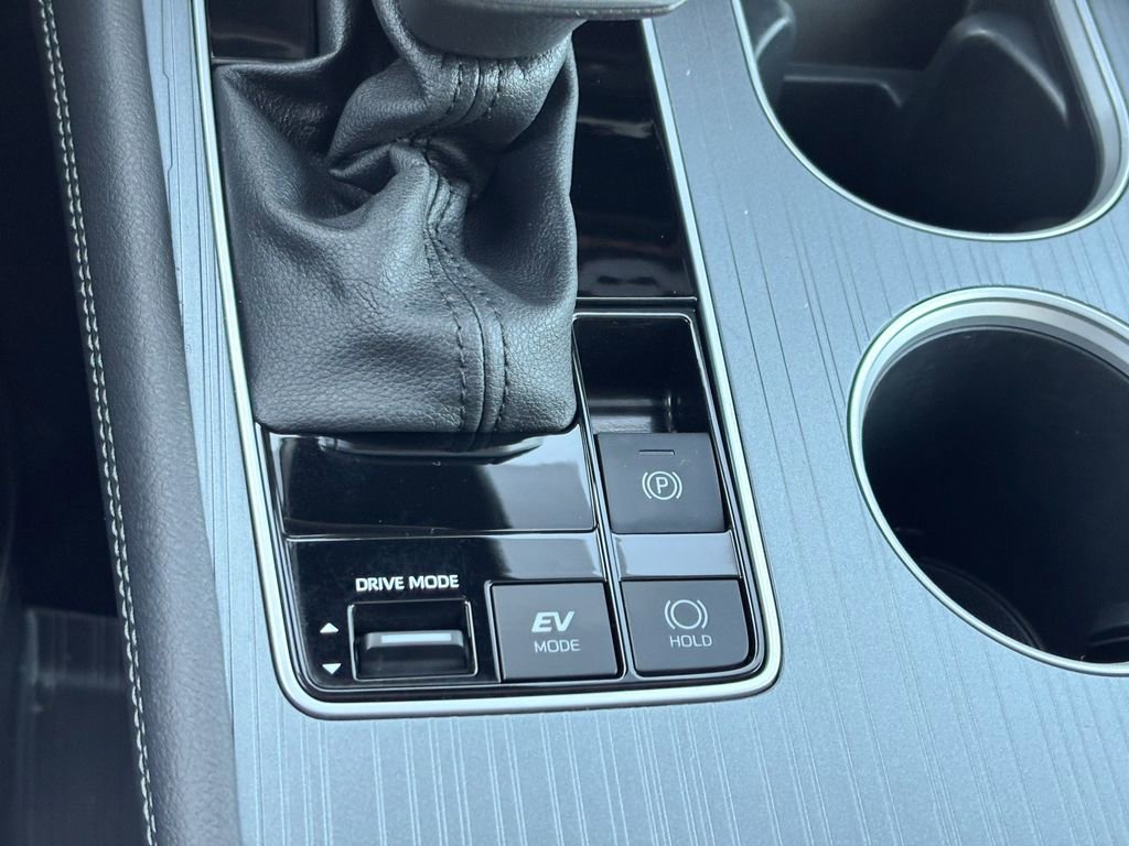 Used 2025 Toyota Sienna XLE image 31